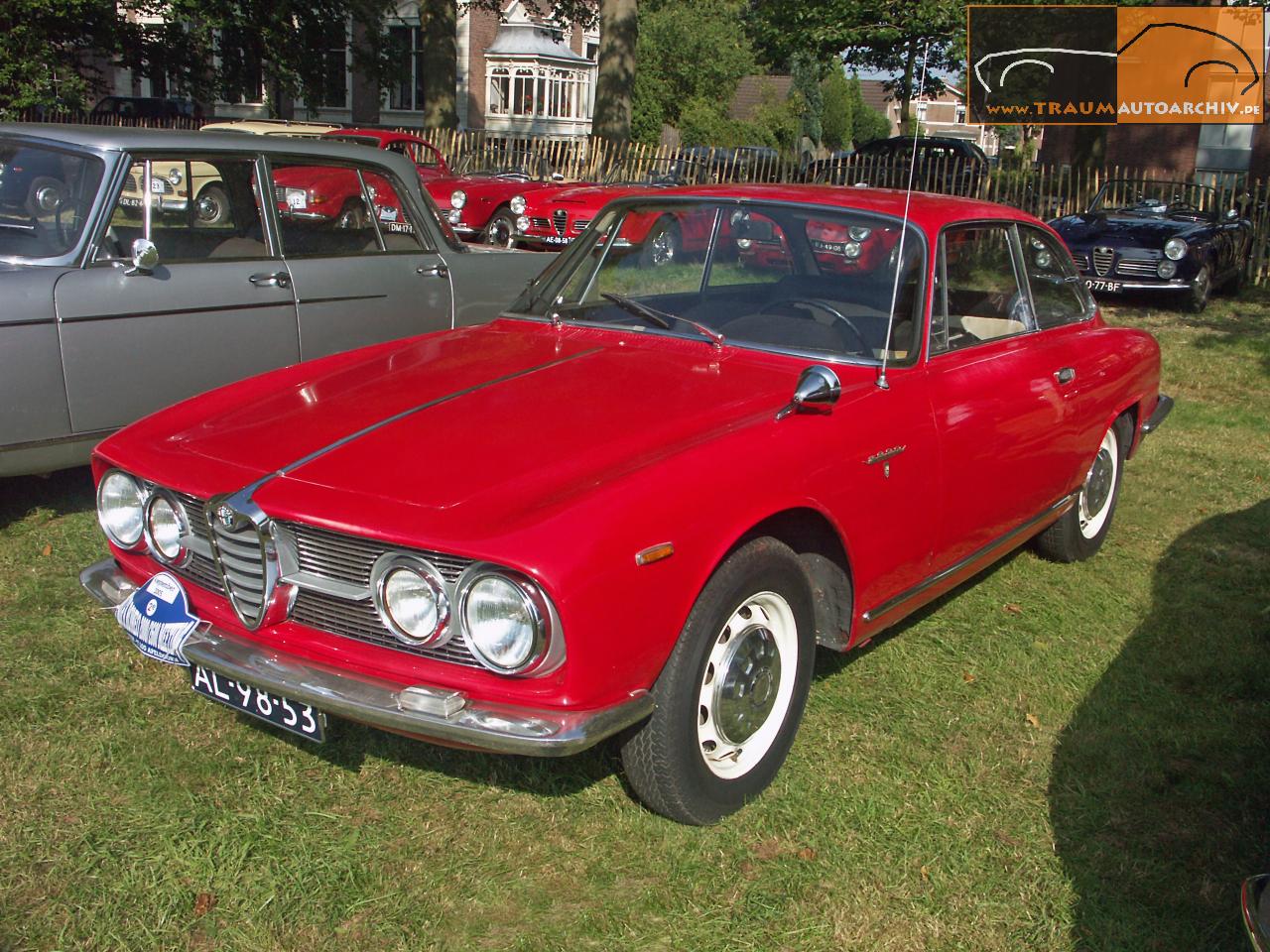 Alfa Romeo 2000 Sprint (1).jpg 241.7K